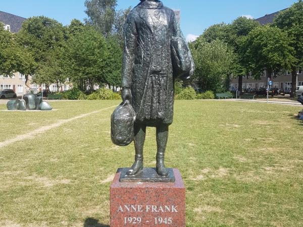 BEAUTIFUL APARTMENT WiTH ASIAN STYLE BEDROOM NEAR RAI & CENTER : photo 9 de la chambre chambre quadruple confort