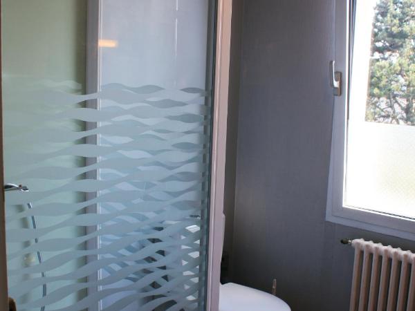 Pension de Kerioual : photo 8 de la chambre chambre triple avec toilettes communes