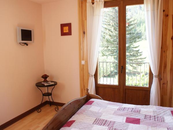 Maison d' hôtes Tranquyl : photo 1 de la chambre chambre double - vue sur montagne