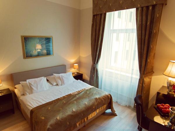 Hotel Julian : photo 1 de la chambre chambre double ou lits jumeaux