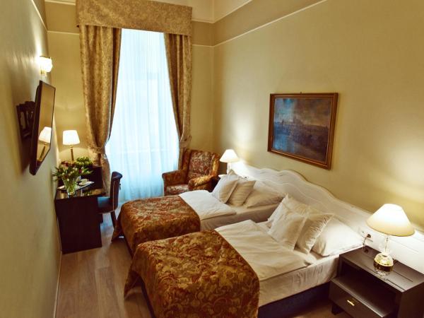 Hotel Julian : photo 3 de la chambre chambre double ou lits jumeaux