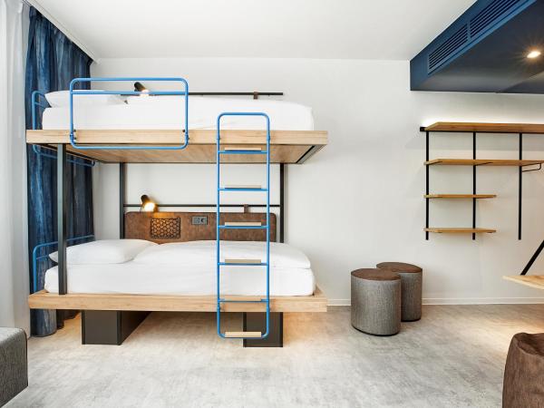 H2 Hotel München Olympiapark : photo 2 de la chambre chambre triple confort