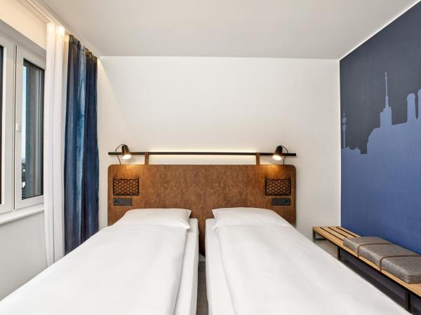 H2 Hotel München Olympiapark : photo 1 de la chambre chambre double ou lits jumeaux