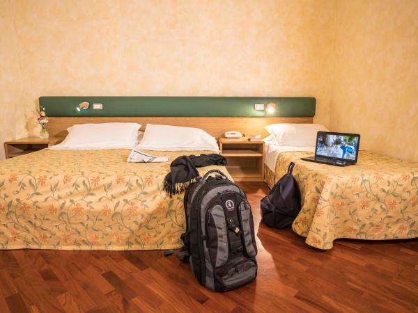 Hotel Vega Perugia : photo 1 de la chambre chambre triple classique