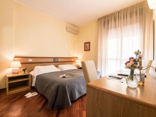 Hotel Vega Perugia : photo 4 de la chambre chambre familiale supérieure avec terrasse