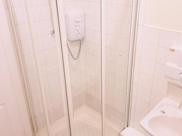 Billycan Guest Rooms : photo 4 de la chambre chambre familiale avec douche