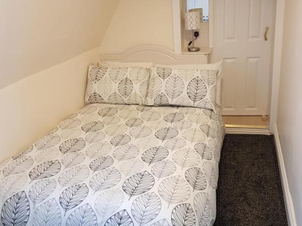 Billycan Guest Rooms : photo 4 de la chambre petite chambre double avec douche