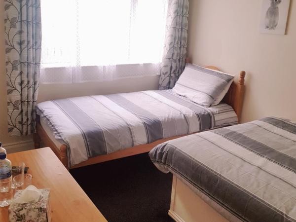 Billycan Guest Rooms : photo 4 de la chambre chambre triple avec douche