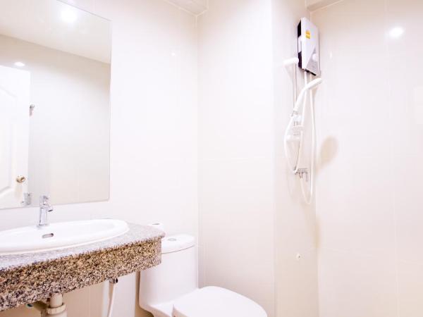 White House Bizotel : photo 5 de la chambre chambre triple supérieure