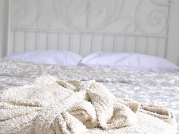 Sunrise Hostel & Rooms : photo 4 de la chambre chambre quadruple avec salle de bains commune