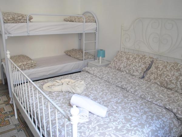 Sunrise Hostel & Rooms : photo 5 de la chambre chambre quadruple avec salle de bains commune