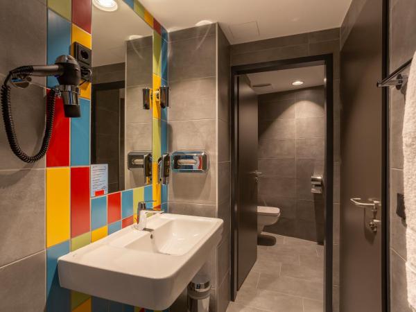 MEININGER Budapest Great Market Hall : photo 4 de la chambre chambre familiale