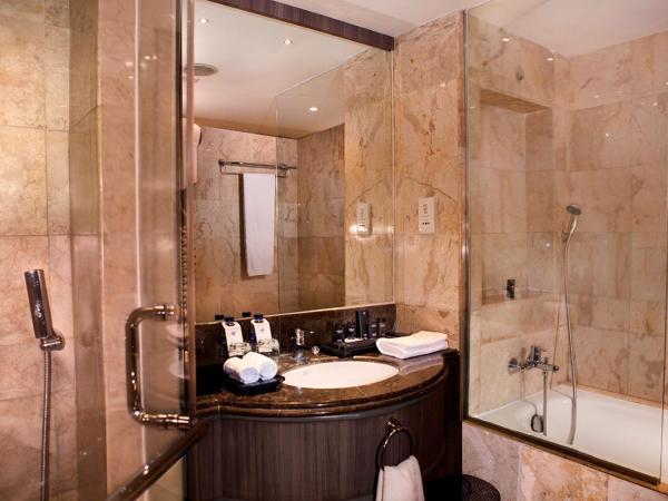 Melia Purosani Yogyakarta : photo 3 de la chambre chambre double ou lits jumeaux deluxe - vue sur piscine