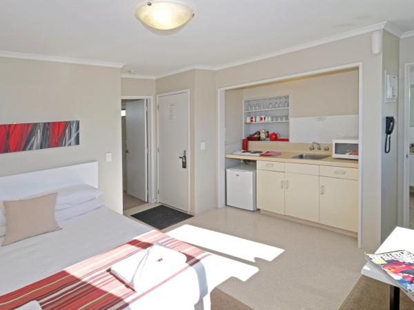 Airport Harbour Motel : photo 1 de la chambre chambre familiale