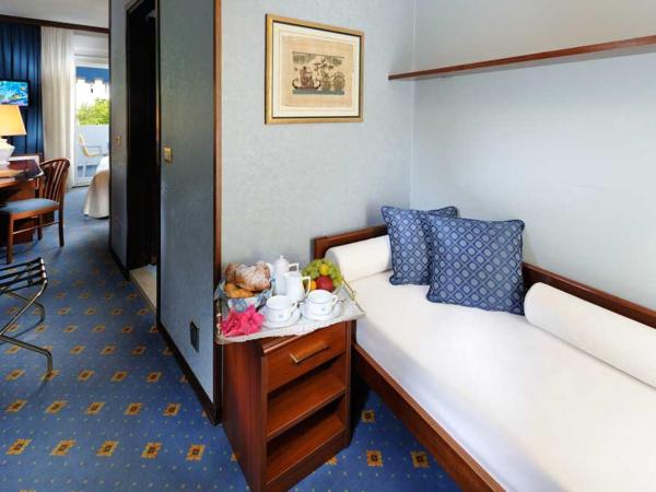 Hotel Corallo : photo 5 de la chambre chambre familiale - vue latérale sur mer