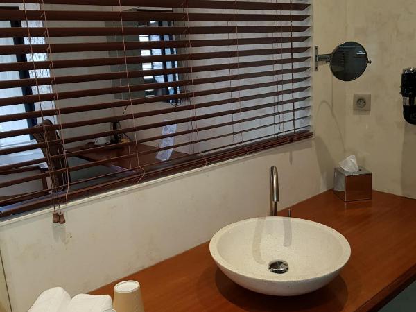 Ile du Gua Suites : photo 5 de la chambre suite avec baignoire spa et kitchenette
