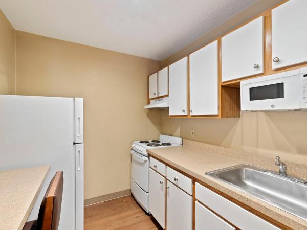 Extended Stay America Select Suites - Charlotte - Tyvola Rd - Executive Park : photo 10 de la chambre studio de luxe avec 1 lit queen-size - non-fumeurs