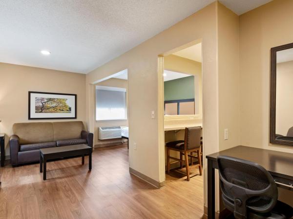 Extended Stay America Select Suites - Charlotte - Tyvola Rd - Executive Park : photo 8 de la chambre studio de luxe avec 1 lit queen-size - non-fumeurs