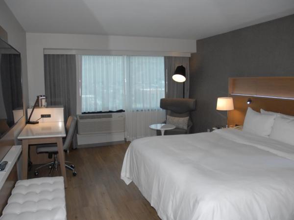 Radisson Hotel Salt Lake City Downtown : photo 6 de la chambre chambre premium lit king-size - accessible aux personnes à mobilité réduite / non-fumeurs