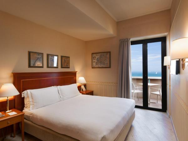 Hotel Imperiale Rimini & SPA : photo 1 de la chambre chambre supérieure avec balcon