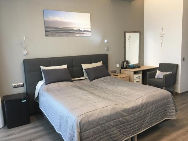 Calypso Lakeside Rooms & Lux Apartments : photo 4 de la chambre chambre double avec balcon – vue sur lac