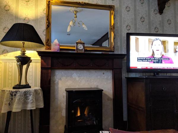 The New Guilderoy Hotel : photo 2 de la chambre suite avec lit à baldaquin