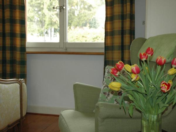 Chalet la Griotte : photo 4 de la chambre chambre double avec salle de bains commune