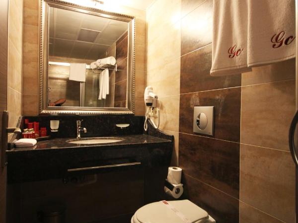 Grand Corner Boutique Hotel : photo 2 de la chambre chambre familiale (chambres communicantes)