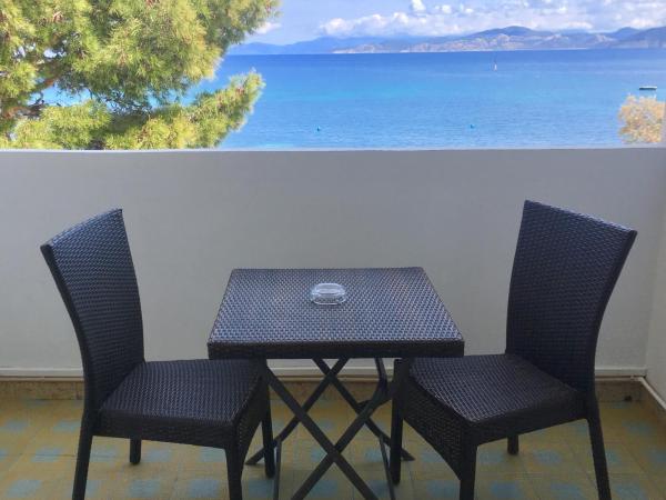 L'Isula Rossa : photo 5 de la chambre chambre double avec balcon - vue sur mer