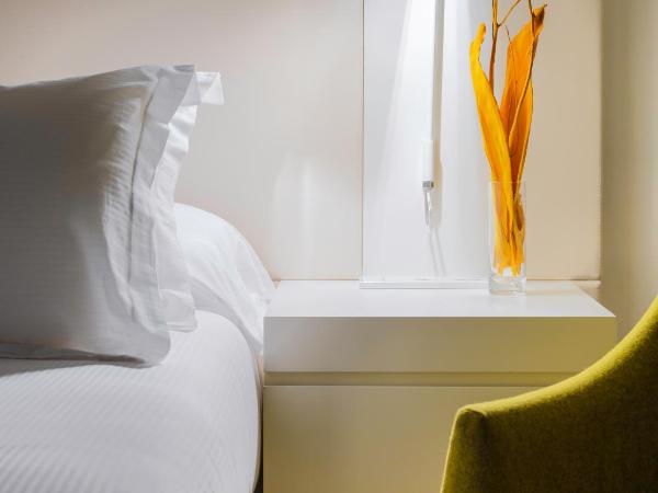 H10 Urquinaona Plaza : photo 5 de la chambre chambre double confort