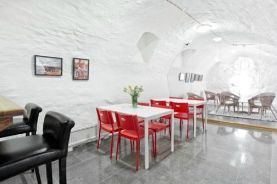 Ramilton Old Town Hostel : photo 2 de la chambre lit dans un dortoir de 4 lits