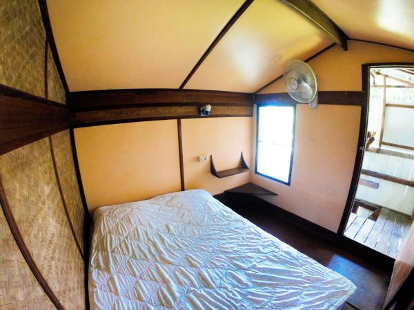 Rock Inn Bailan : photo 1 de la chambre bungalow avec ventilateur
