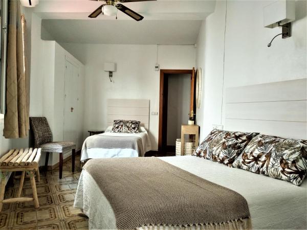 Hostal Enriqueta : photo 2 de la chambre chambre triple