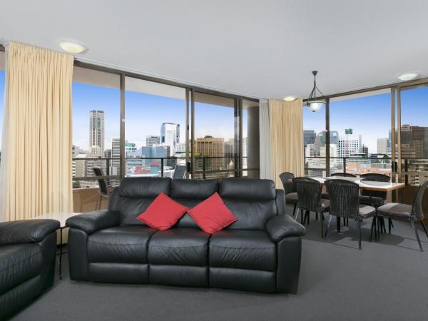 Summit Apartments : photo 1 de la chambre superior two-bedroom apartment with city view and balcony