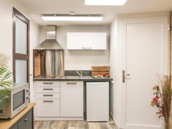 Maison 4 étoiles et Studio 3 étoiles indépendants avec piscine : photo 10 de la chambre chambre double avec salle de bains privative