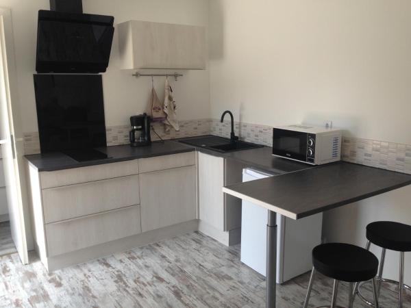 Maison 4 étoiles et Studio 3 étoiles indépendants avec piscine : photo 8 de la chambre chambre double avec salle de bains privative