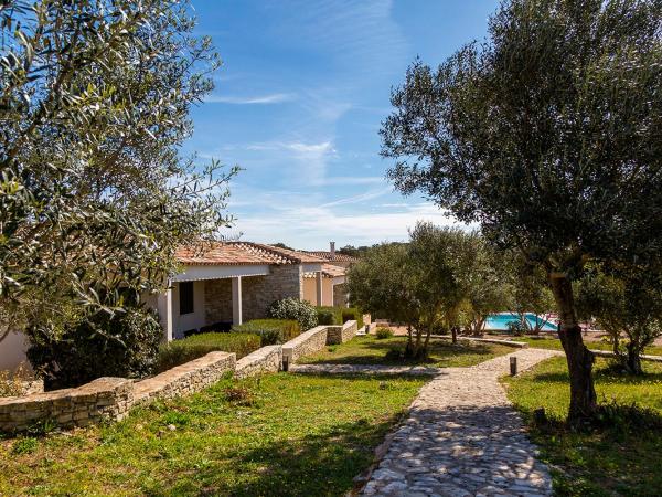 l'Albitru : photo 6 de la chambre chambre double supérieure - vue sur jardin