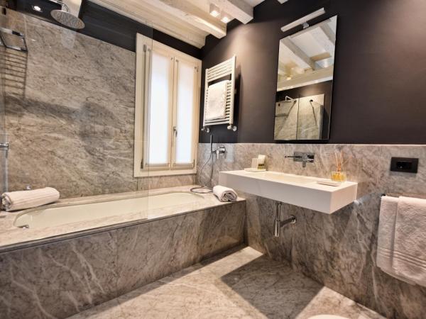 Hotel Maison Ducal : photo 4 de la chambre chambre triple exclusive - vue sur canal