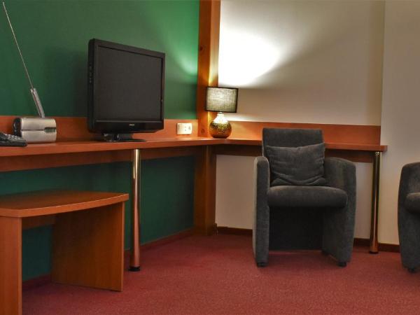 Hotel Złote Dęby : photo 4 de la chambre chambre double avec balcon