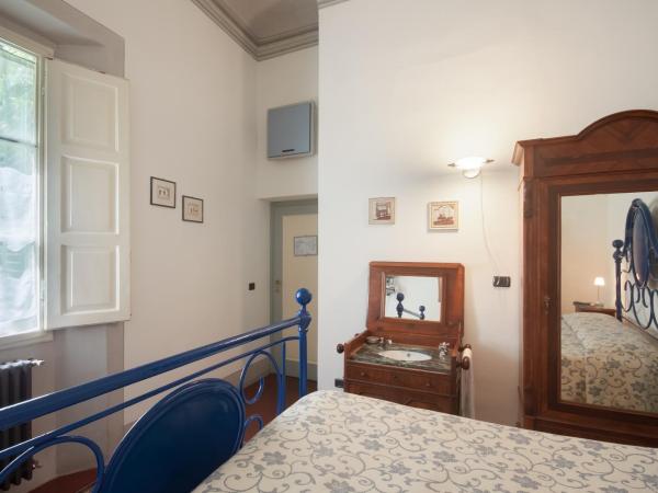 Casa Rovai Guest House : photo 2 de la chambre chambre double avec petit lit double et salle de bains privative extérieure