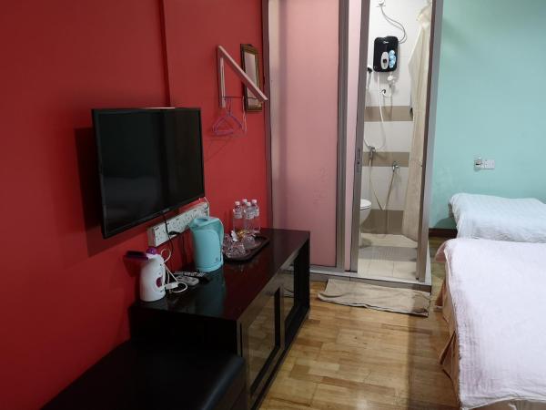 Home Inn Hotel : photo 4 de la chambre chambre familiale avec salle de bains privative