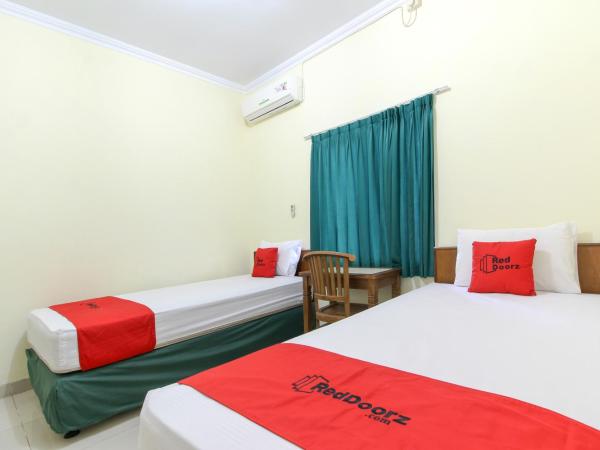 RedDoorz near Rumah Sakit Condong Catur : photo 4 de la chambre chambre lits jumeaux