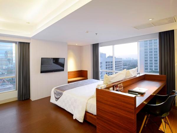 CROWN PRINCE Hotel Surabaya Managed by Midtown Indonesia : photo 4 de la chambre chambre confort
