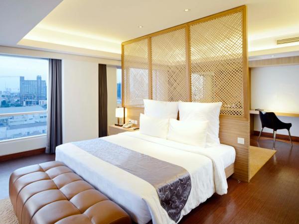 CROWN PRINCE Hotel Surabaya Managed by Midtown Indonesia : photo 3 de la chambre suite chic