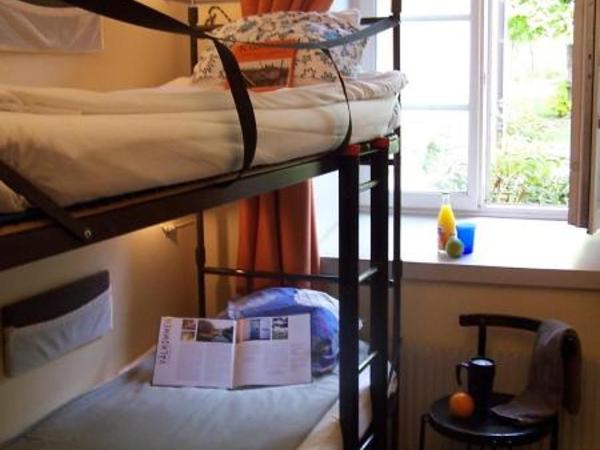 STF Långholmen Hostel Corridor : photo 8 de la chambre chambre lits jumeaux avec toilettes communes