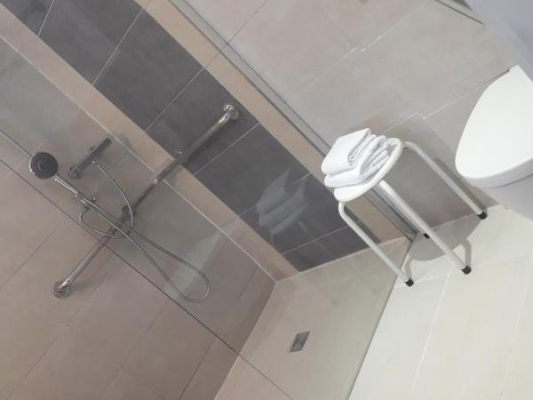 Hotel De La Mer : photo 4 de la chambre chambre double avec douche à l'italienne - climatisée