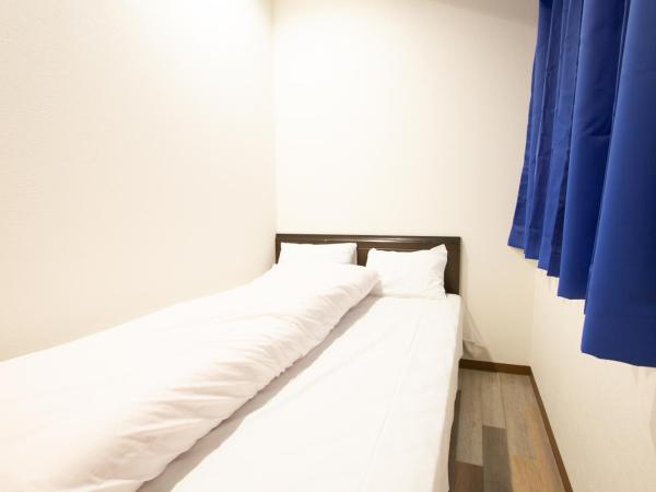 123 Guesthouse : photo 3 de la chambre double room with small double bed and shared bathroom - l