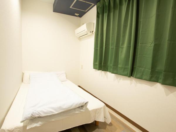 123 Guesthouse : photo 4 de la chambre double room with small double bed and shared bathroom - m