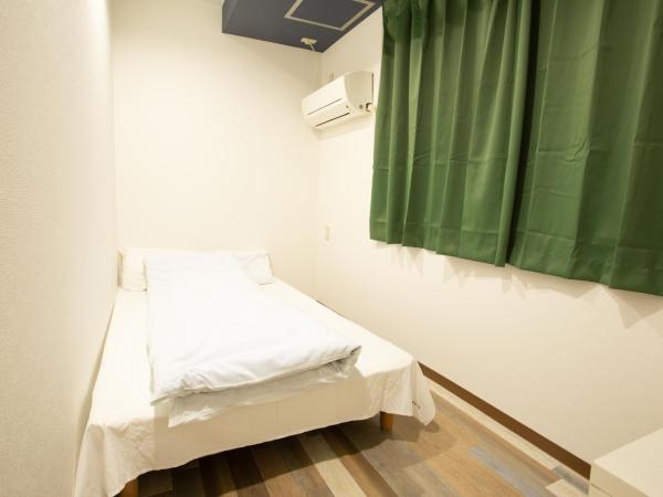 123 Guesthouse : photo 5 de la chambre double room with small double bed and shared bathroom - m