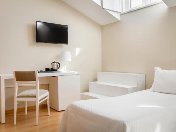 EXE Wellington : photo 3 de la chambre chambre double avec lit d'appoint (3 adultes)